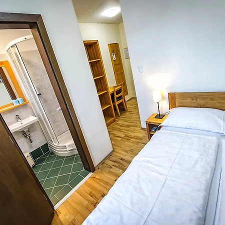 Krejza Konukevi 3*